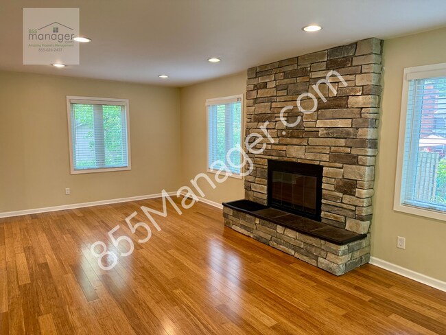 Foto del edificio - Union Lake Retreat – Updated 4-Bed Colonial w/ Stand-by Generator