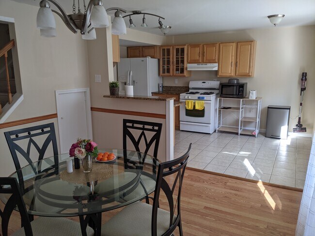 Foto del edificio - 7913 Central Park Cir