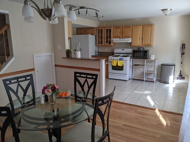 Fotografía del edificio - 7913 Central Park Cir