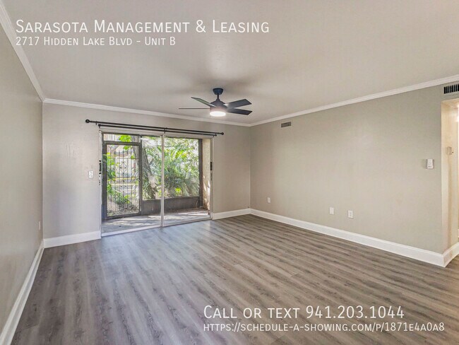 Foto del edificio - 2717 Hidden Lake Blvd