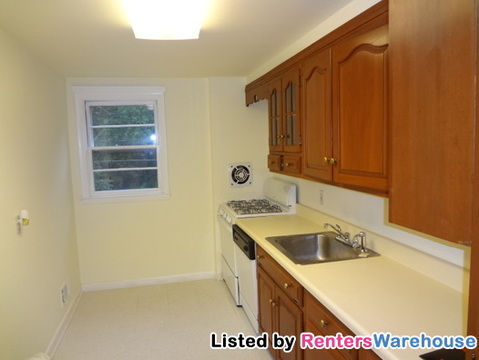 Building Photo - 905 Circle Dr