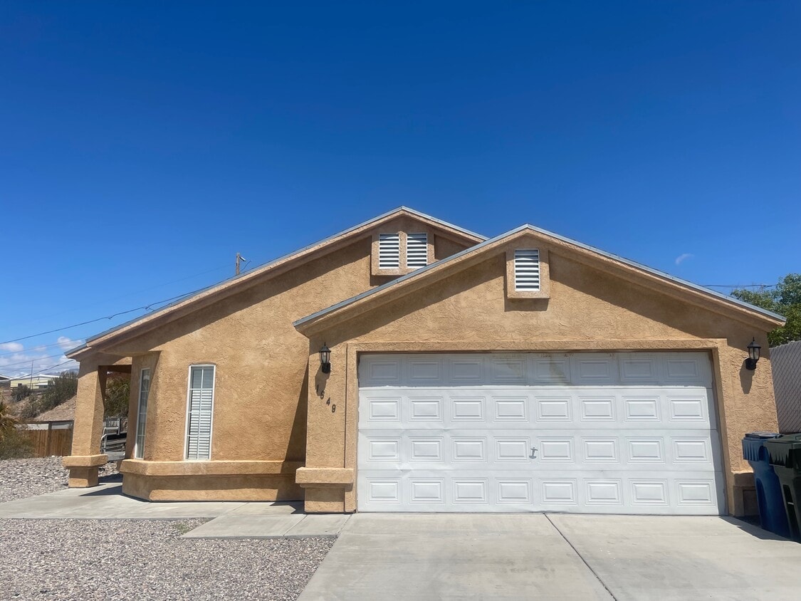 Primary Photo - 1649 Arena Dr