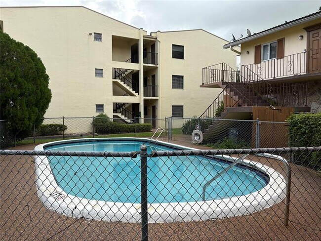 Foto del edificio - 9200 NW 38th Dr