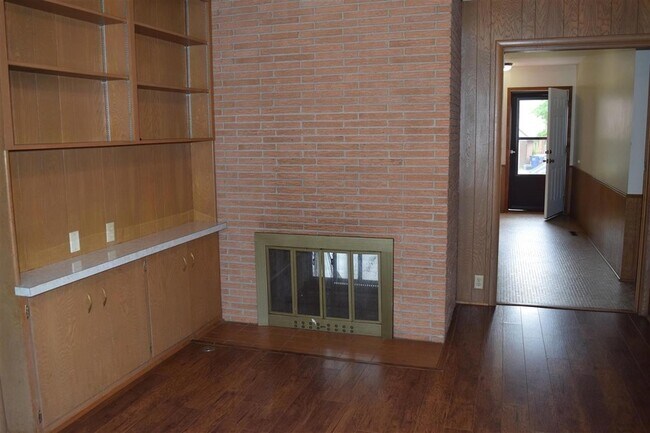 Foto del edificio - 721 W Lakeshore Dr