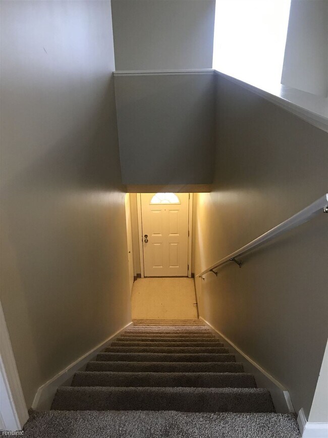 Building Photo - 9070 Charlotte Ct