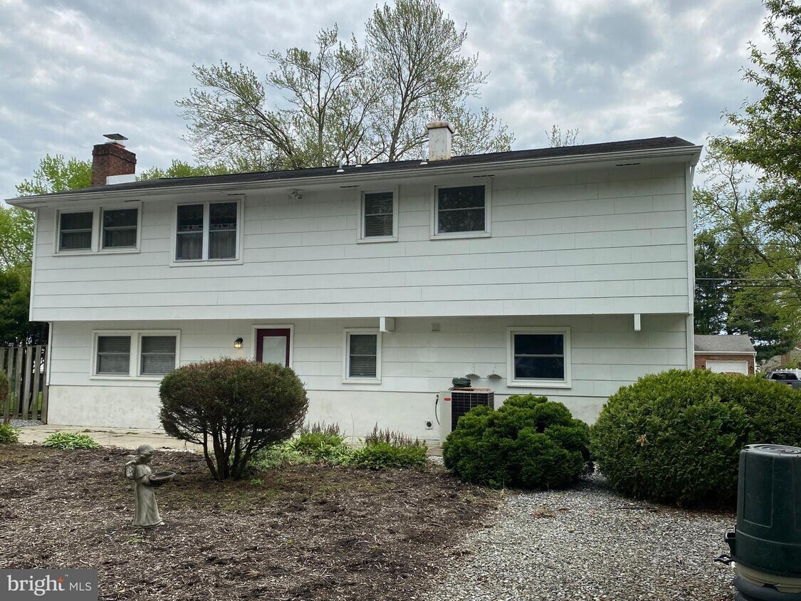 123 Chaucer Pl, Cherry Hill, NJ 08003 House for Rent in Cherry Hill