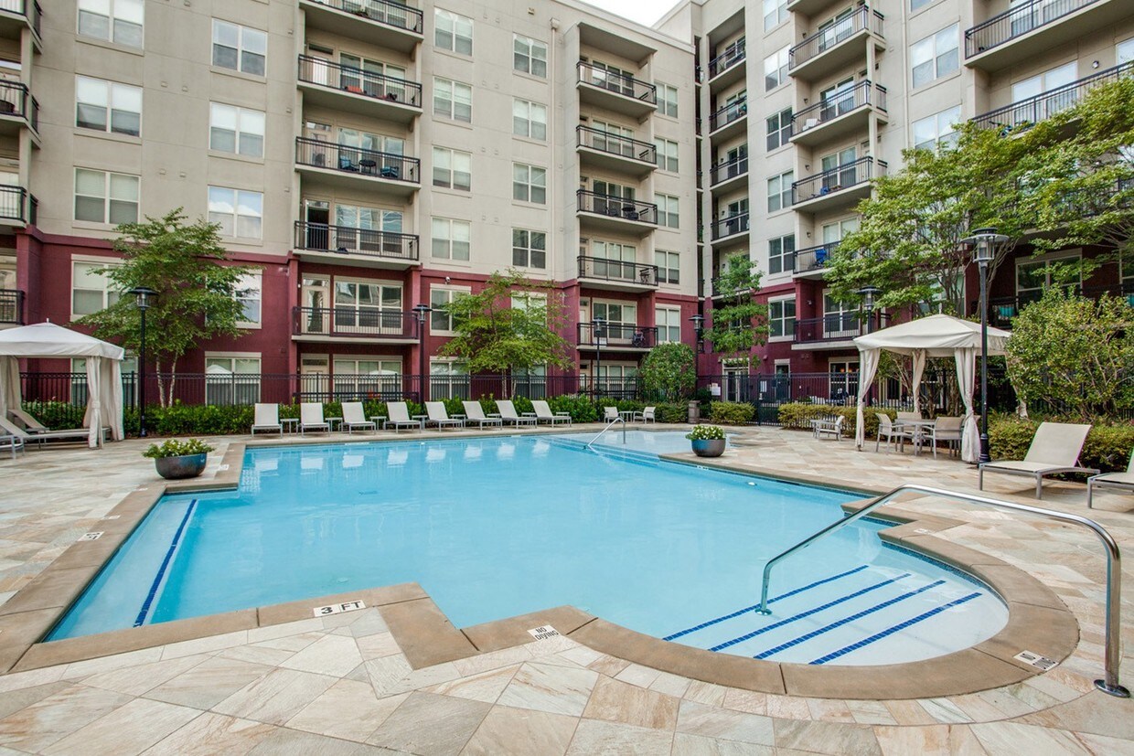 Peachtree Dunwoody Place Apartments in Atlanta, GA