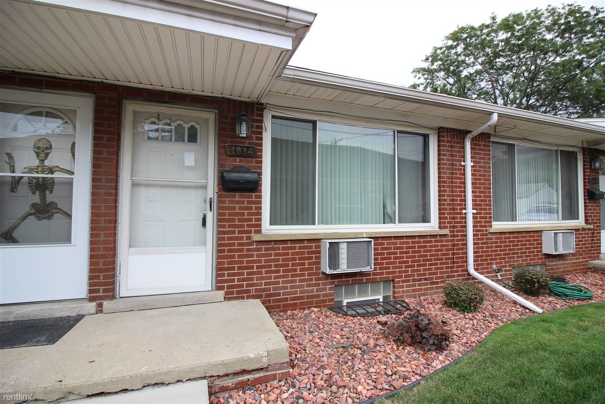 1812 St, Lincoln Park, MI 48146 Room for Rent in Lincoln Park