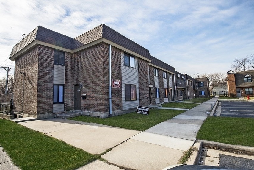 13256 S Prairie Ave Apartments in Riverdale, IL