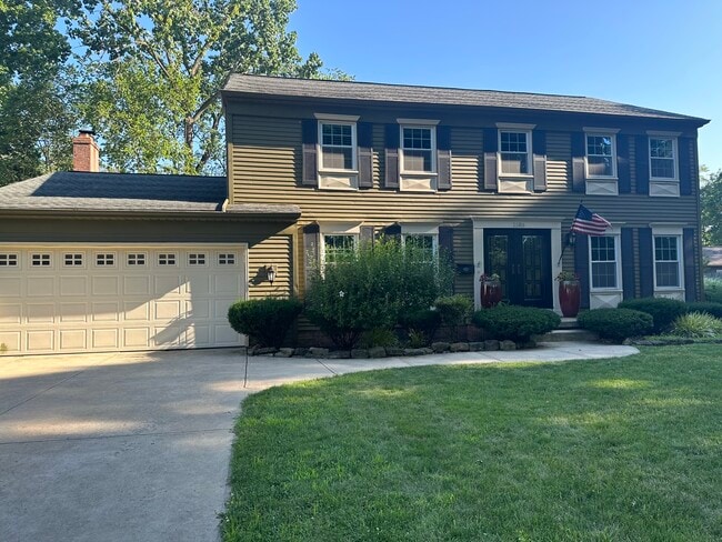 Building Photo - 1585 Greenleaf Cir