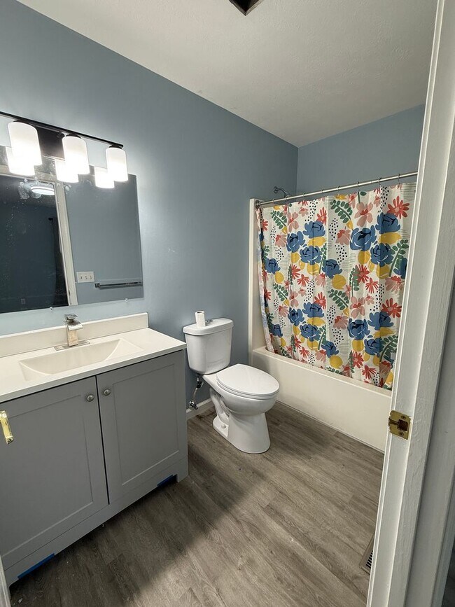 Foto del edificio - Beautiful Condo for rent