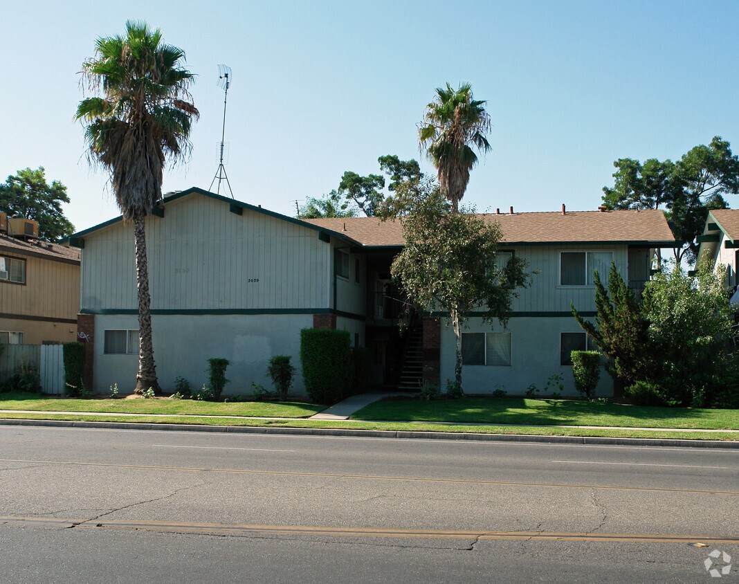 Primary Photo - 2053 W Shields Ave