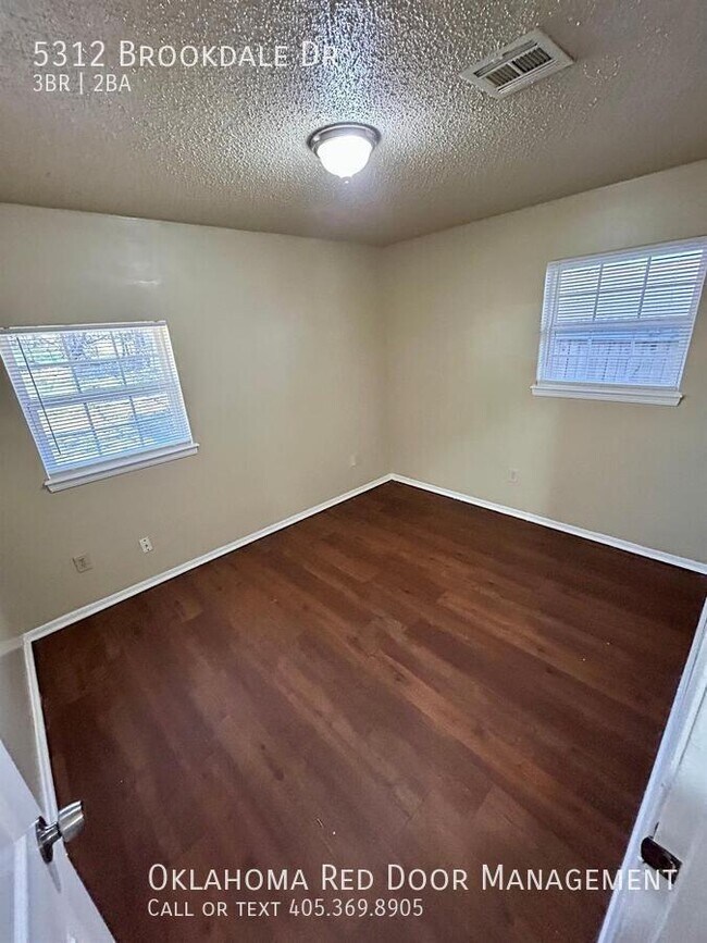 Foto del edificio - 5312 Brookdale Dr