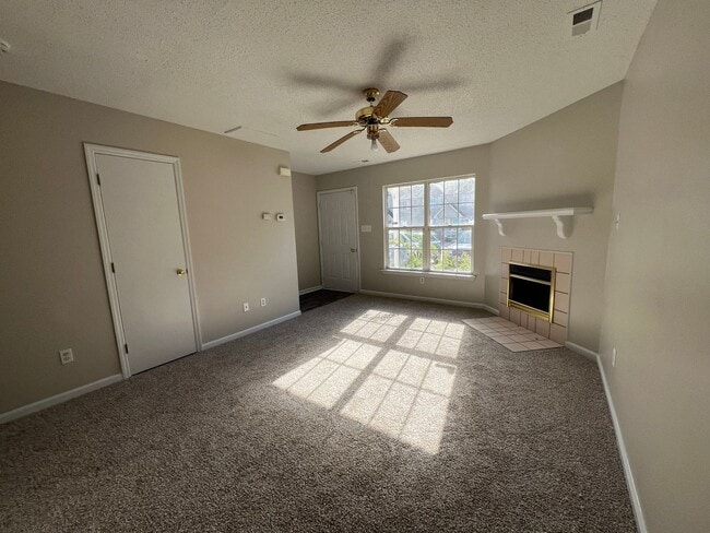 Foto del edificio - Beautiful 2 bedroom 2.5 bath town home loc...