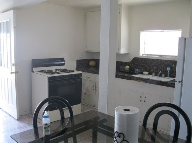 Kitchen - Sheriff Triplex