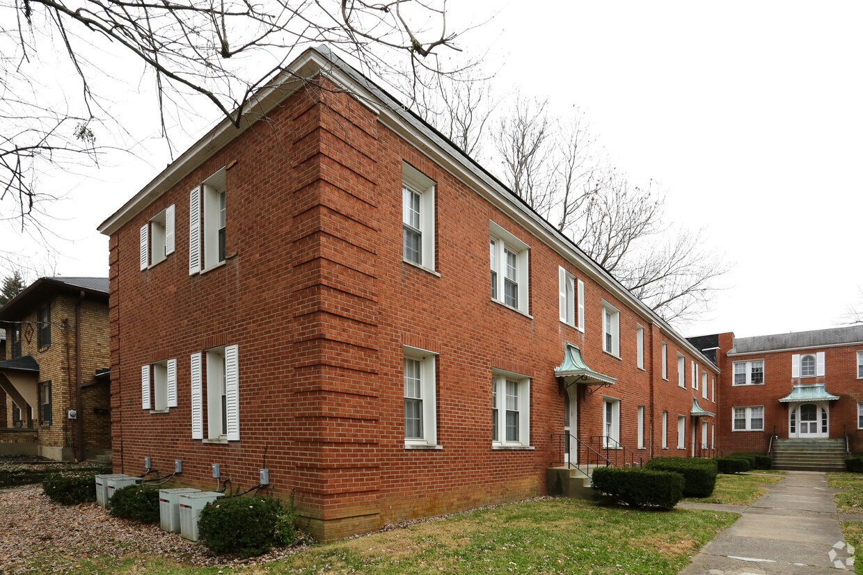 Primary Photo - 2400 Woodbourne Ave