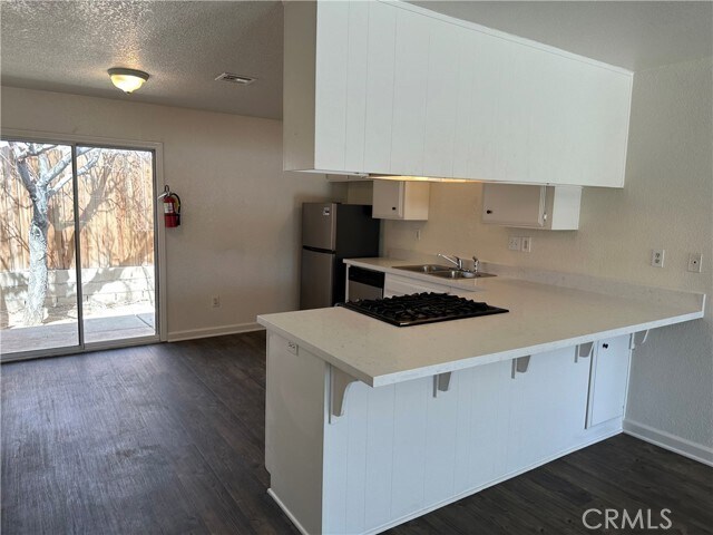 Building Photo - 18845 Del Mano Ct