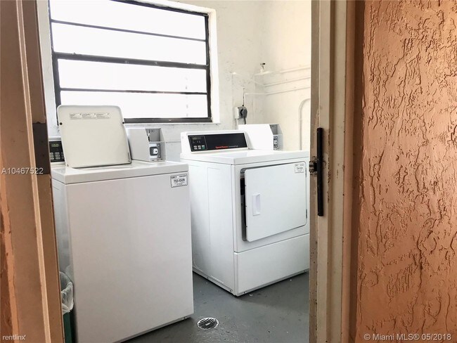 Foto del edificio - 2 br, 2 bath Duplex - 6881 Abbott Ave #510