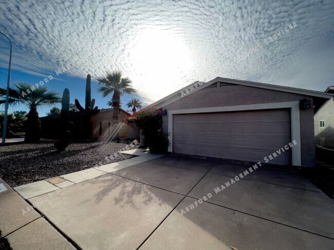 Foto del edificio - GOLF COURSE HOME W AMENITIES GALORE IN FOUNTAIN OF THE SUN 55+ COMMUNITY & COUNTRY CLUB