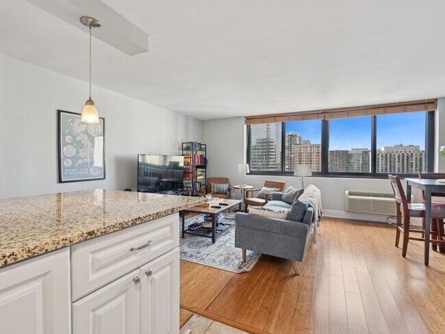 Foto del edificio - 1221 N Dearborn Pkwy