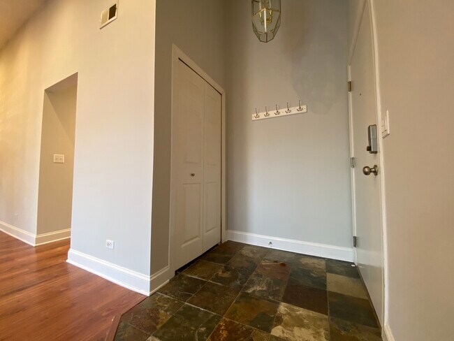 Building Photo - 221 Norfolk Ct