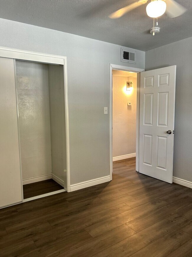 Building Photo - Single Family Home