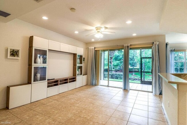 Foto del edificio - 3 br, 2 bath Townhome - 8130 NW 128th Ln #...