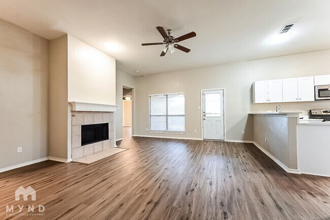 Building Photo - 2526 Sunset Dr