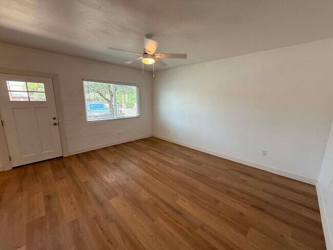 Building Photo - 1518 E Hedrick Dr