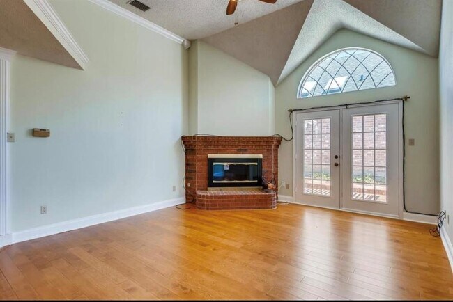Building Photo - 1429 Post Oak Dr