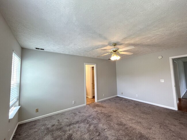Building Photo - Flexible 4-Bed Home on Corner Lot in Everg...