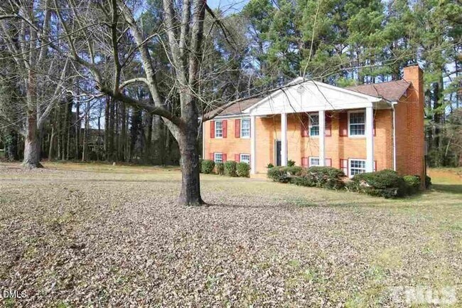 Foto del edificio - 4 Bedroom 3 Bath Home Available in August!