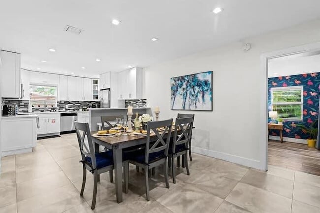 Foto del edificio - 1949 Windward Dr