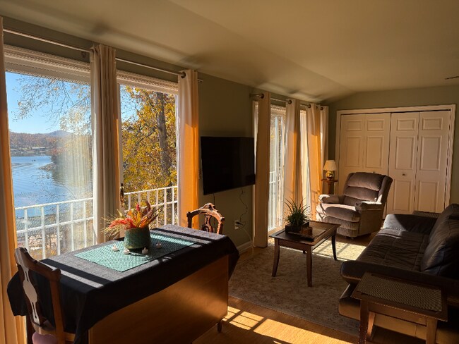 Foto del edificio - 282 Snyder Rd