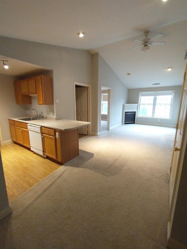 Building Photo - 2 Crestview Cir