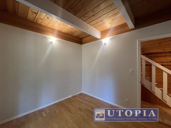 Foto del edificio - 10585 Redwood Dr