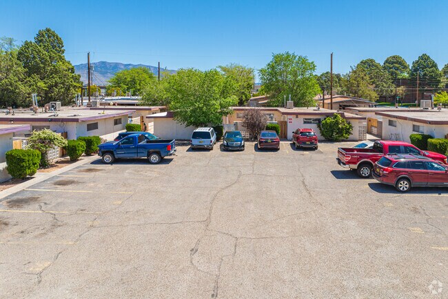Building Photo - 1132 Palomas Dr SE