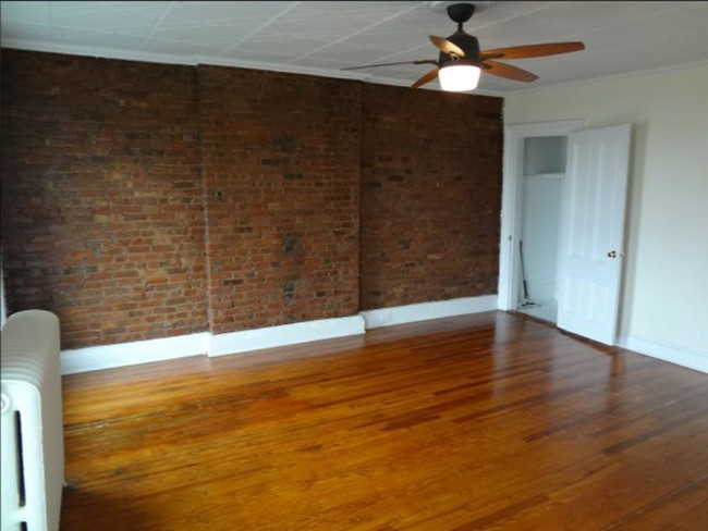 Building Photo - 392 Clinton Street