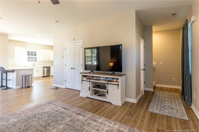 Foto del edificio - 325 Ray Byrd Rd