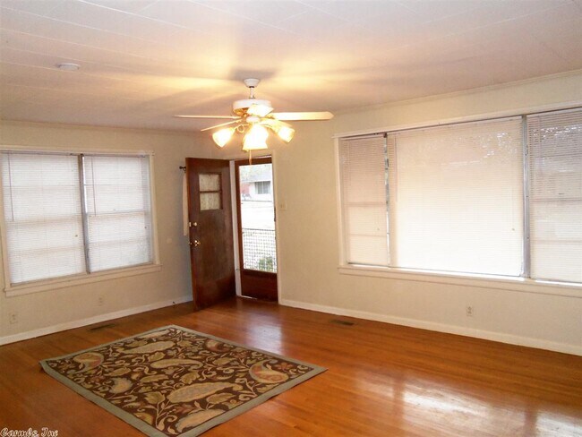 Building Photo - 3906 N Cypress St