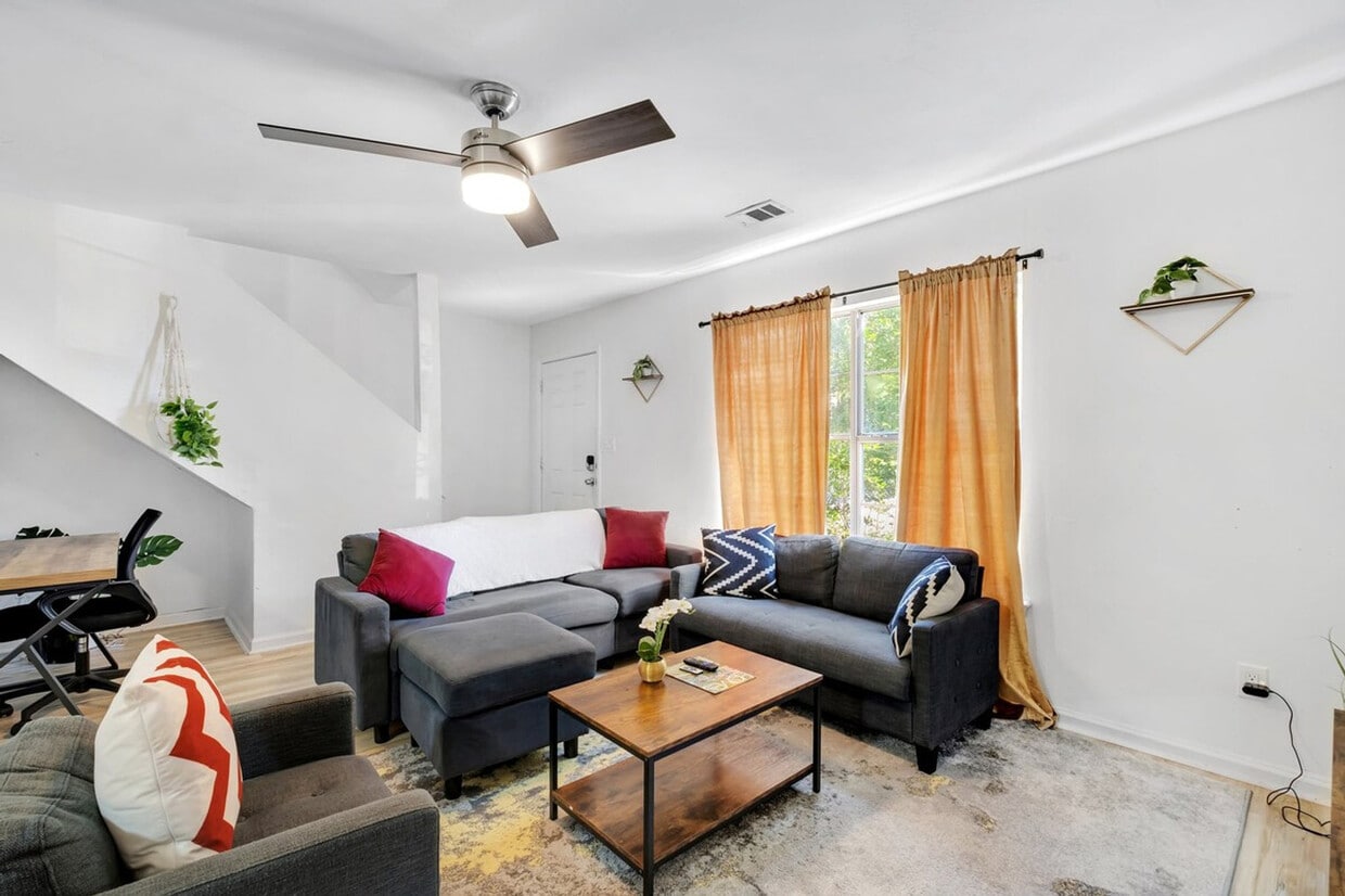 Foto principal - 1308 W Brevard St