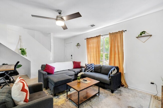 Foto del edificio - 1308 W Brevard St
