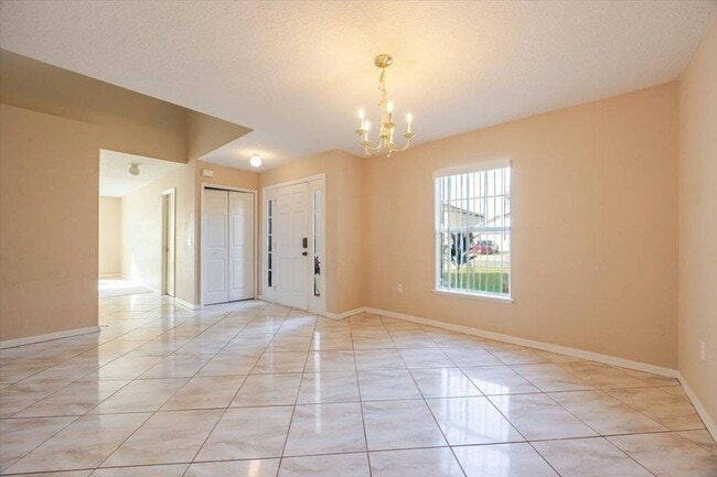 Building Photo - 163 Jocelyn Dr