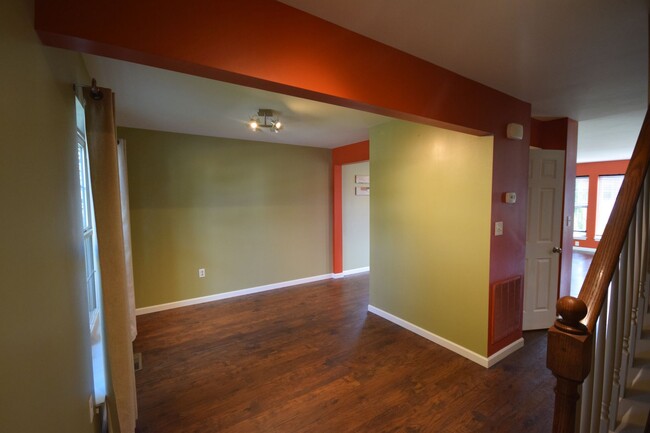 Building Photo - 3-Bedroom Single Family Home in Amberleigh...