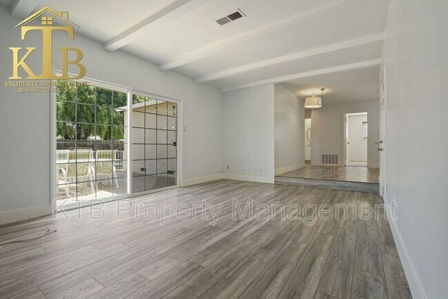 Foto del edificio - 8739 Merribrook Dr