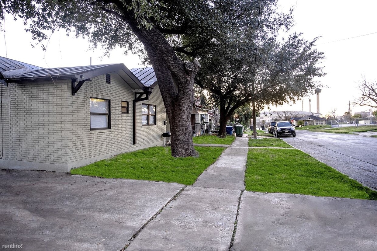 Primary Photo - 2 br, 1 bath Apartment - 816 Dakota Street #B