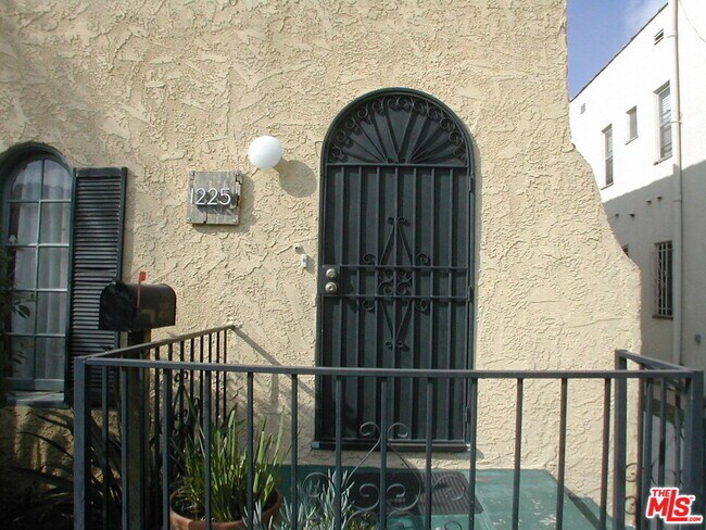 Building Photo - 1225 S Citrus Ave