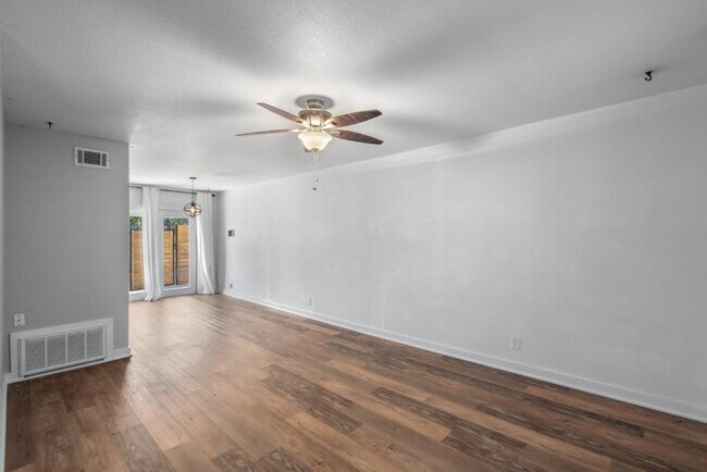 Building Photo - 6211 Manor Rd