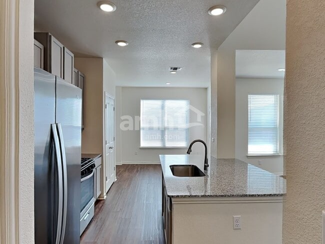 Foto del edificio - 2734 Wolfcreek