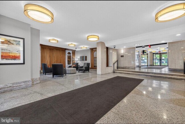 Building Photo - 1121 University Blvd W